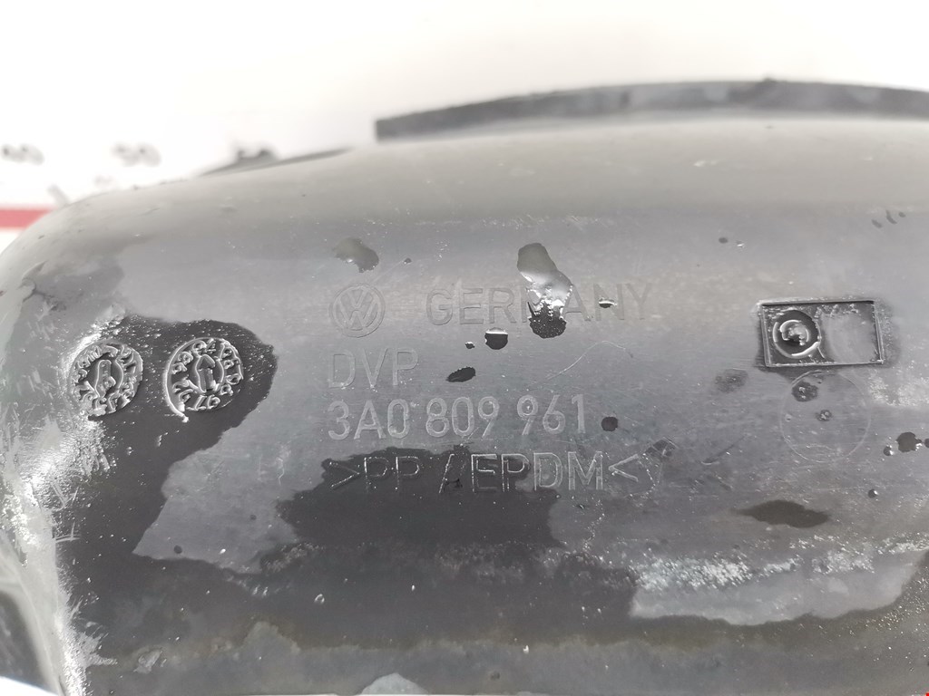 Локер (подкрылок) передний левый VOLKSWAGEN Passat B4 1993-1997