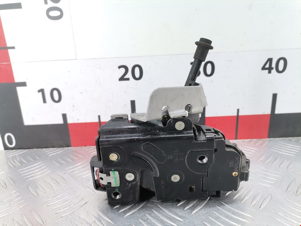 Замок двери задней левой AUDI A6 C5 1997-2004