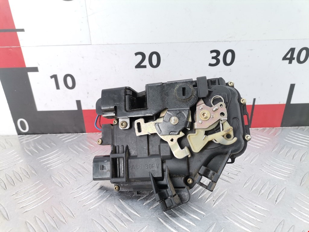 Замок двери задней левой AUDI A6 C5 1997-2004