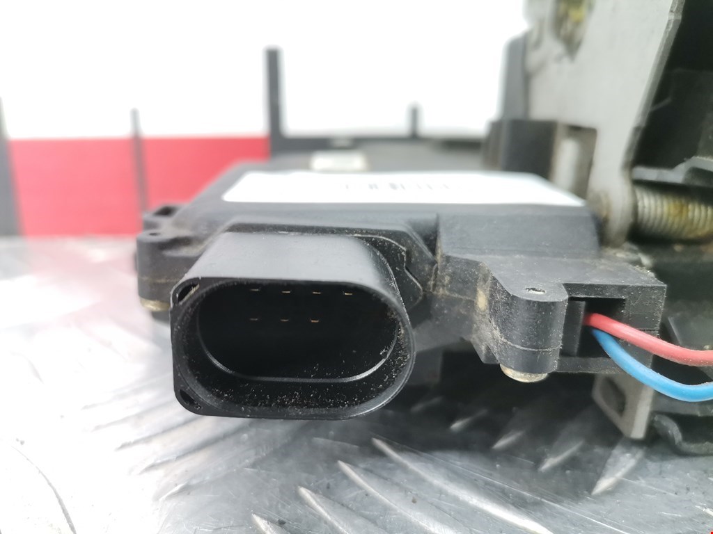 Замок двери задней левой AUDI A6 C5 1997-2004