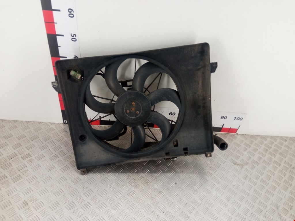 Вентилятор радиатора основного KIA Carens 2006-2012