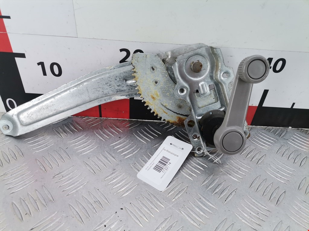 Стеклоподъемник механический двери передней левой Mazda Demio 1 DW (1996-2003)