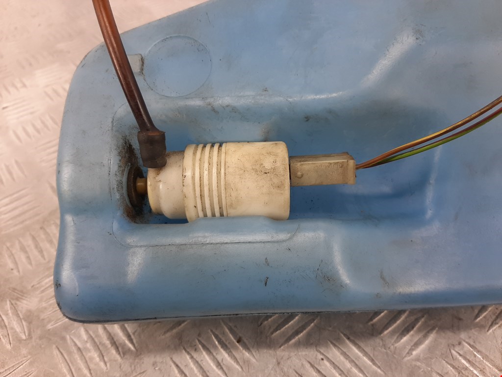 Бачок омывателя VOLKSWAGEN Passat B3 1988-1993