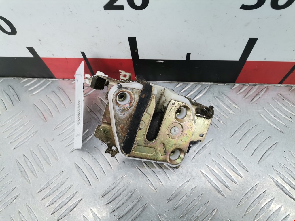 Замок двери задней левой MAZDA Demio DW 1996-2002