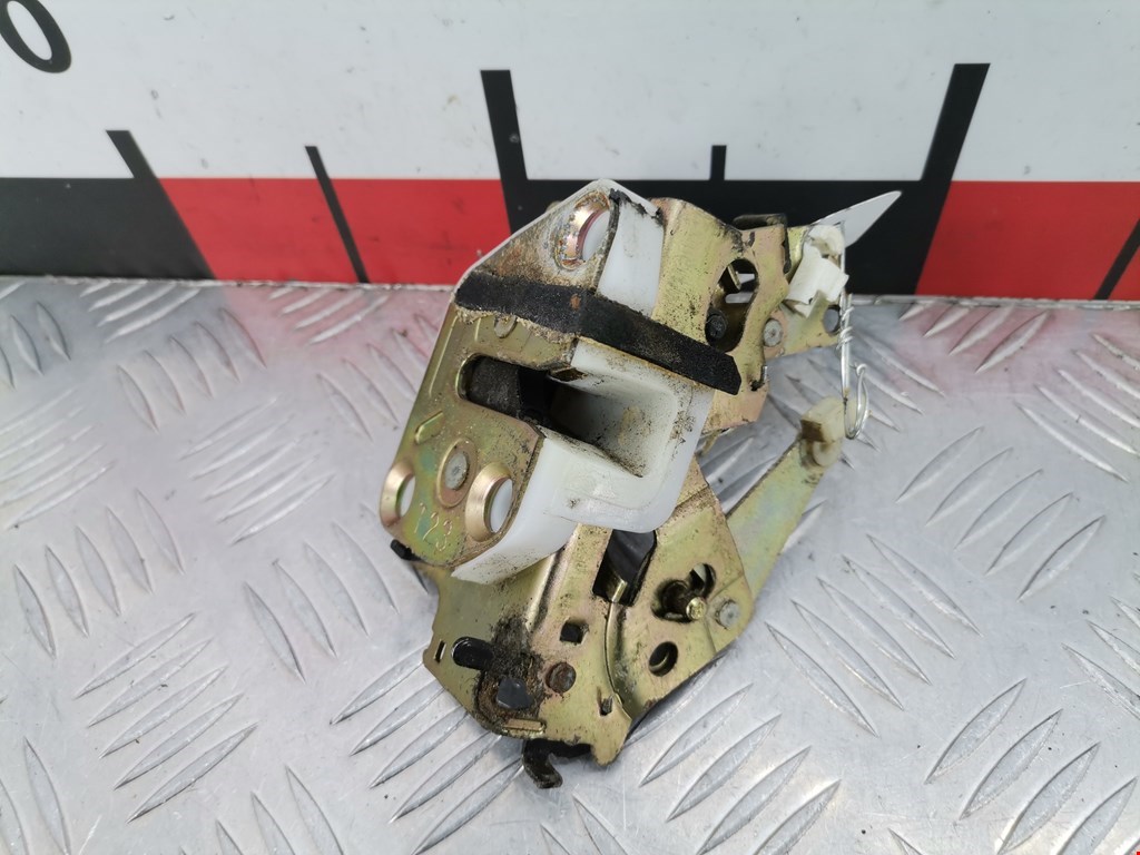 Замок двери задней левой MAZDA Demio DW 1996-2002