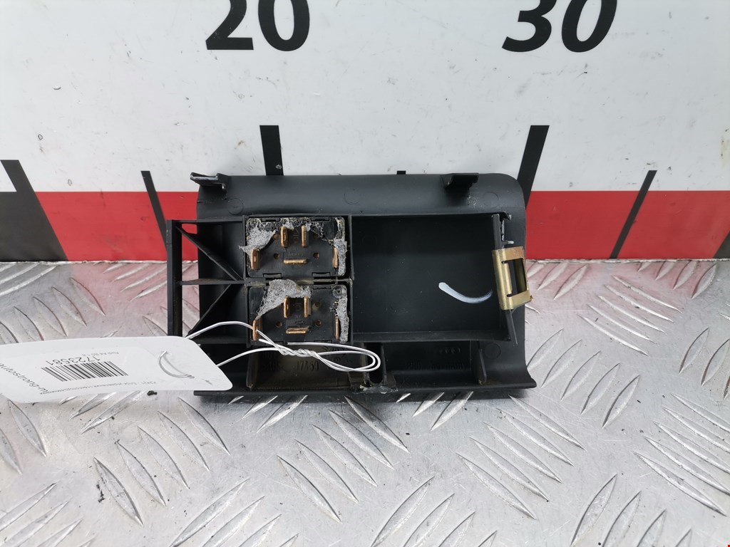 Блок управления стеклоподъемниками AUDI A4 B5 1995-2001