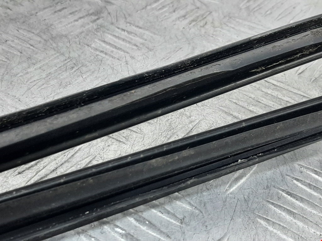 Молдинг лобового стекла AUDI Q3 I 2011-2018