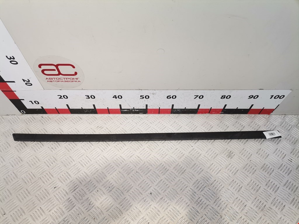 Накладка декоративная (молдинг) двери передней левой Ford Fiesta 5 (2002-2008)