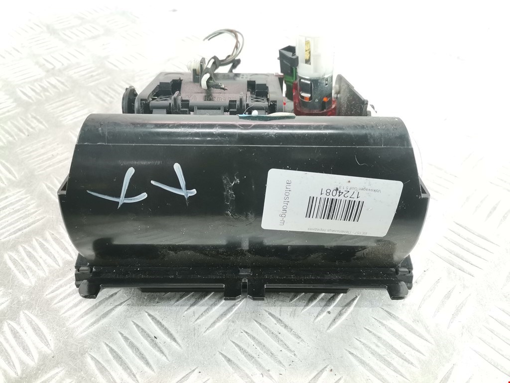 Пепельница передняя VOLKSWAGEN Golf V 2003-2009