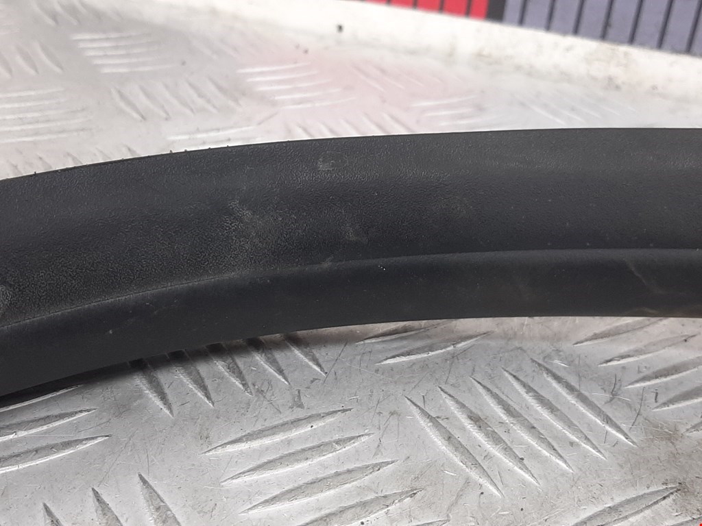 Уплотнитель двери VOLVO V60 2010-2018