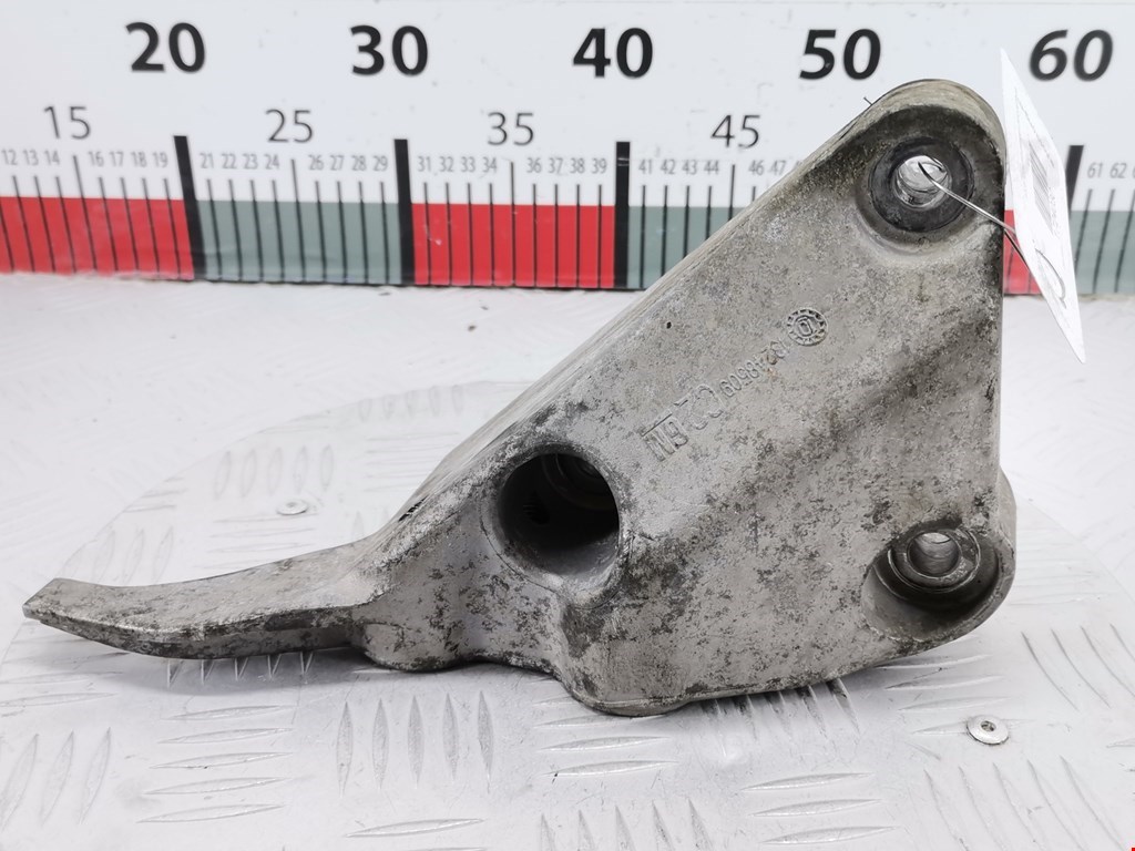 Кронштейн (крепление лапа) двигателя Opel Astra J (2009-2018)