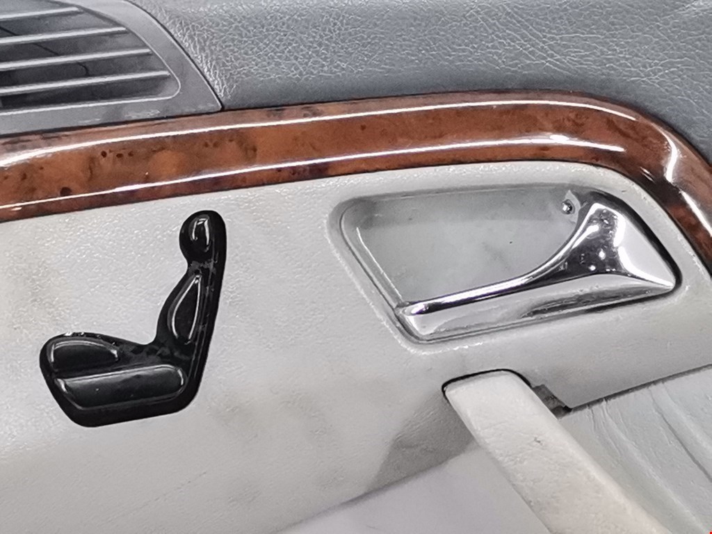 Обшивка двери передняя правая MERCEDES-BENZ S-Class IV W220 1998-2005