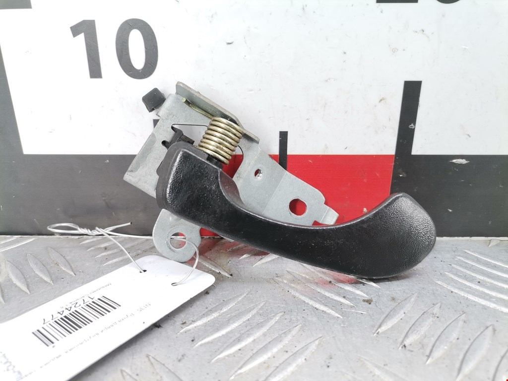 Ручка дверная задняя внутренняя левая MITSUBISHI Carisma 1995-1999