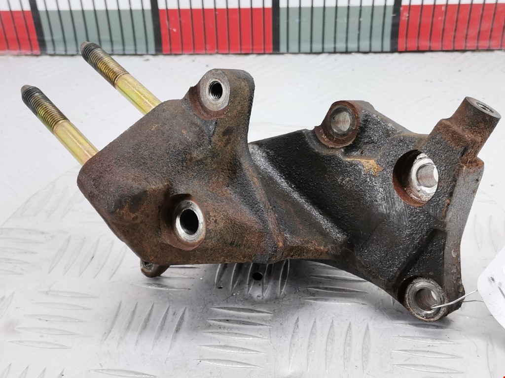 Кронштейн (крепление лапа) двигателя Mitsubishi Colt 5 (1995-2003)