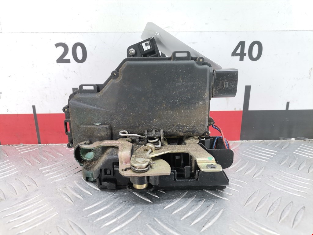 Замок двери передней правой VOLKSWAGEN Golf IV 1997-2003
