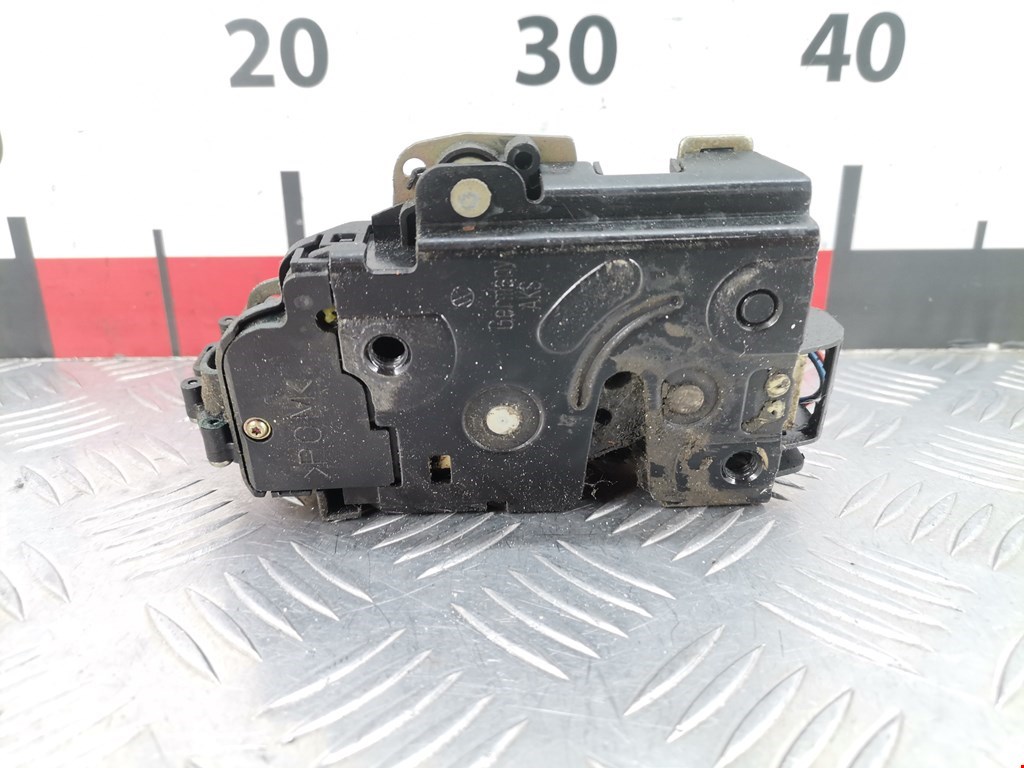 Замок двери передней правой VOLKSWAGEN Golf IV 1997-2003