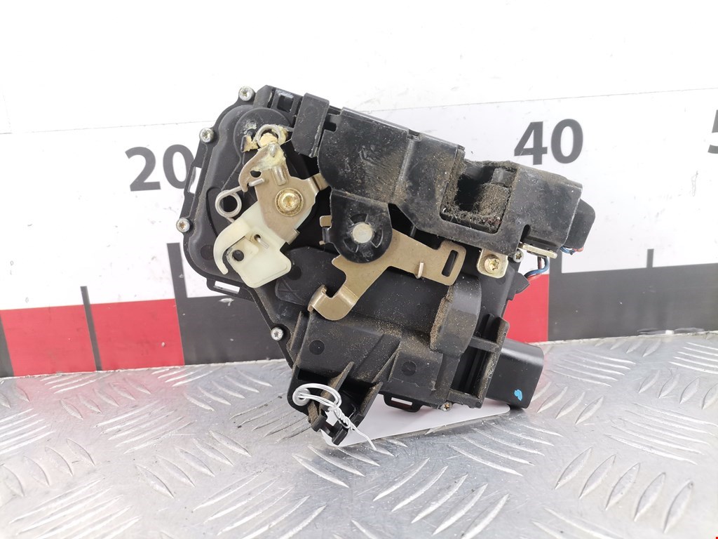 Замок двери передней правой VOLKSWAGEN Golf IV 1997-2003