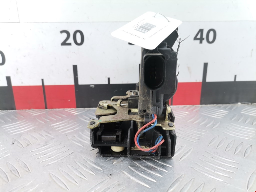 Замок двери передней правой VOLKSWAGEN Golf IV 1997-2003