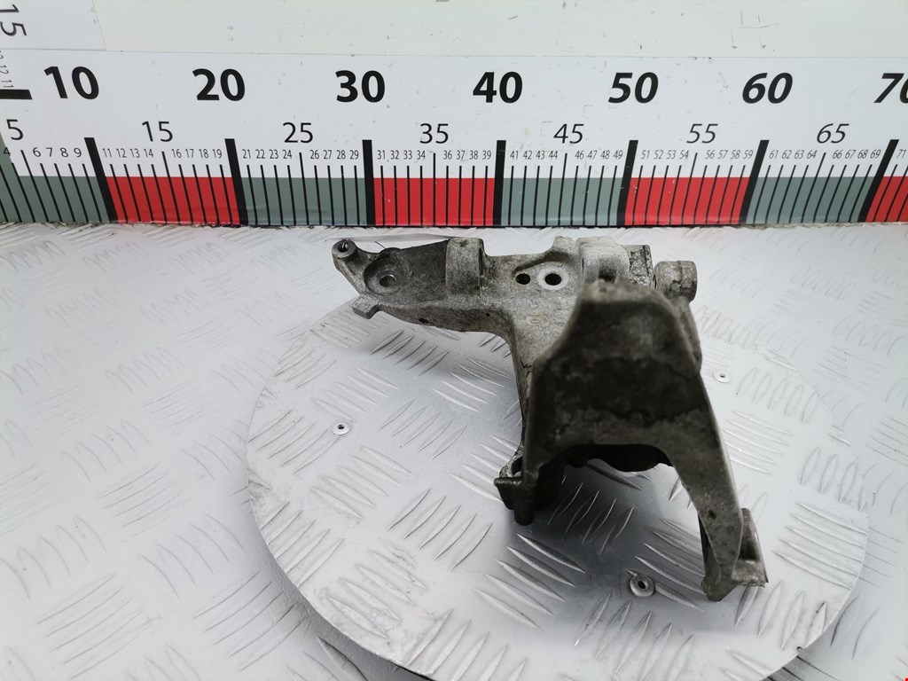 Кронштейн генератора PEUGEOT 5008 2009-2016