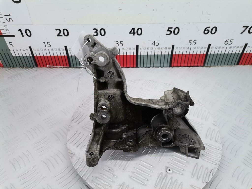 Кронштейн генератора PEUGEOT 5008 2009-2016