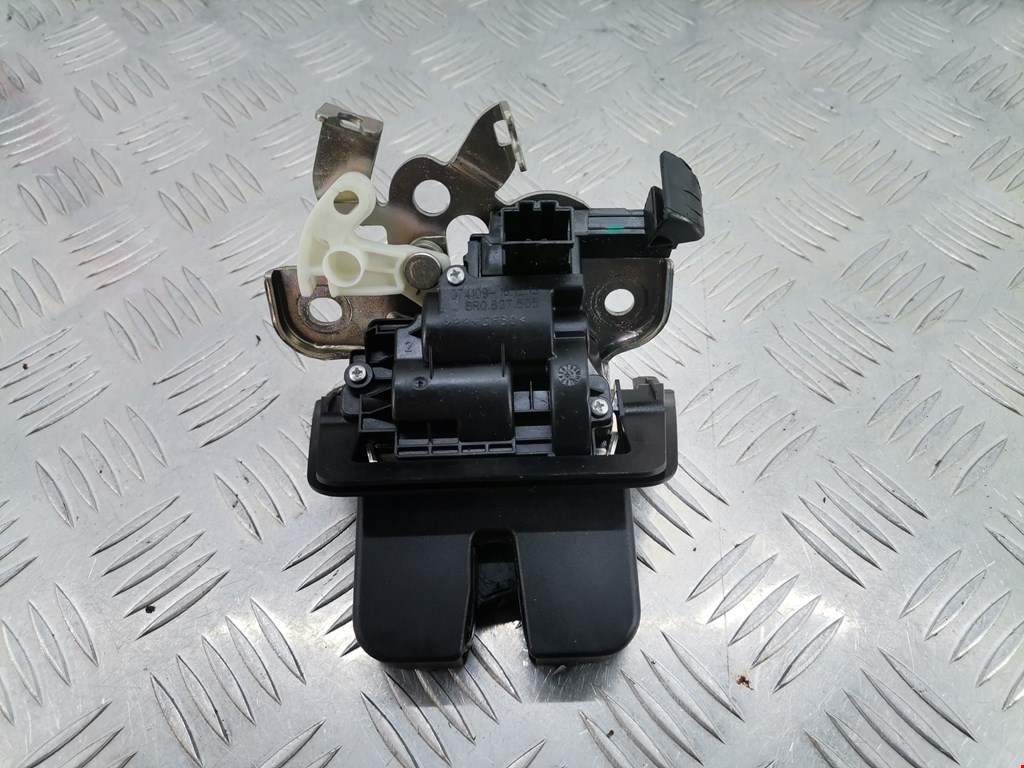 Замок багажника (крышки двери) AUDI Q3 I 2011-2018