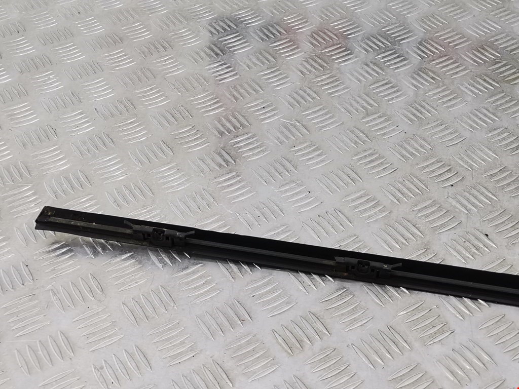 Молдинг лобового стекла VOLVO V60 2010-2018