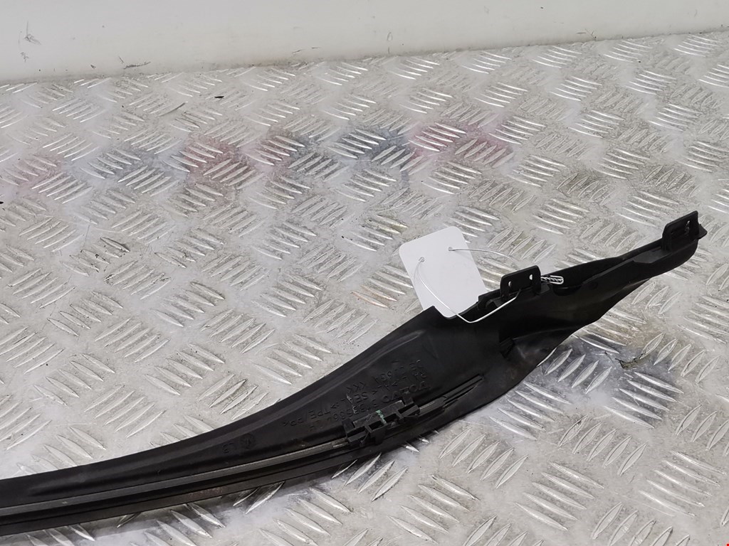 Молдинг лобового стекла VOLVO V60 2010-2018