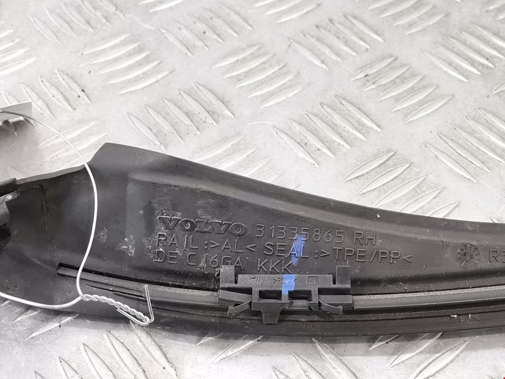 Молдинг лобового стекла VOLVO V60 2010-2018