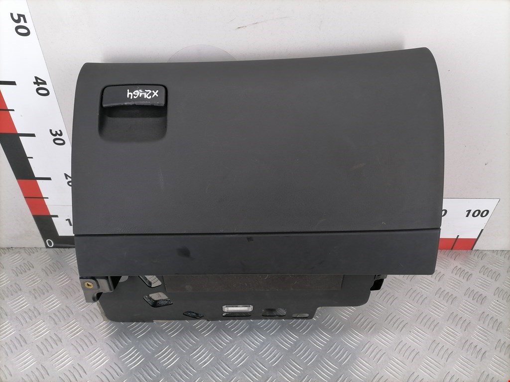 Бардачок AUDI A8 D3 2003-2010