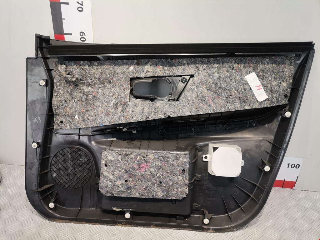 Обшивка двери передняя левая NISSAN Note E11 2005-2014