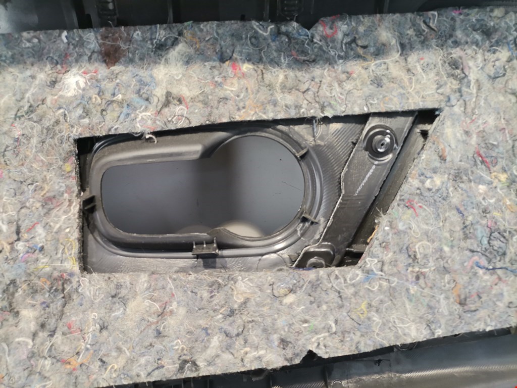 Обшивка двери передняя левая NISSAN Note E11 2005-2014