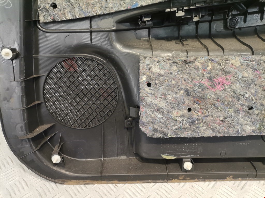 Обшивка двери передняя левая NISSAN Note E11 2005-2014