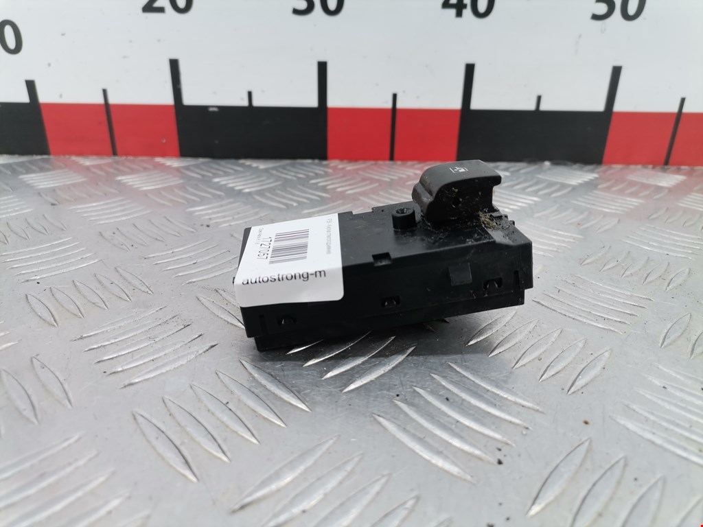 Кнопка стеклоподъемника OPEL Astra K 2015-2021