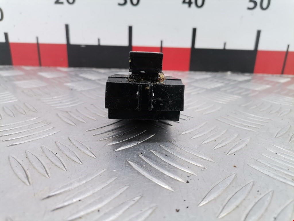 Кнопка стеклоподъемника OPEL Astra K 2015-2021