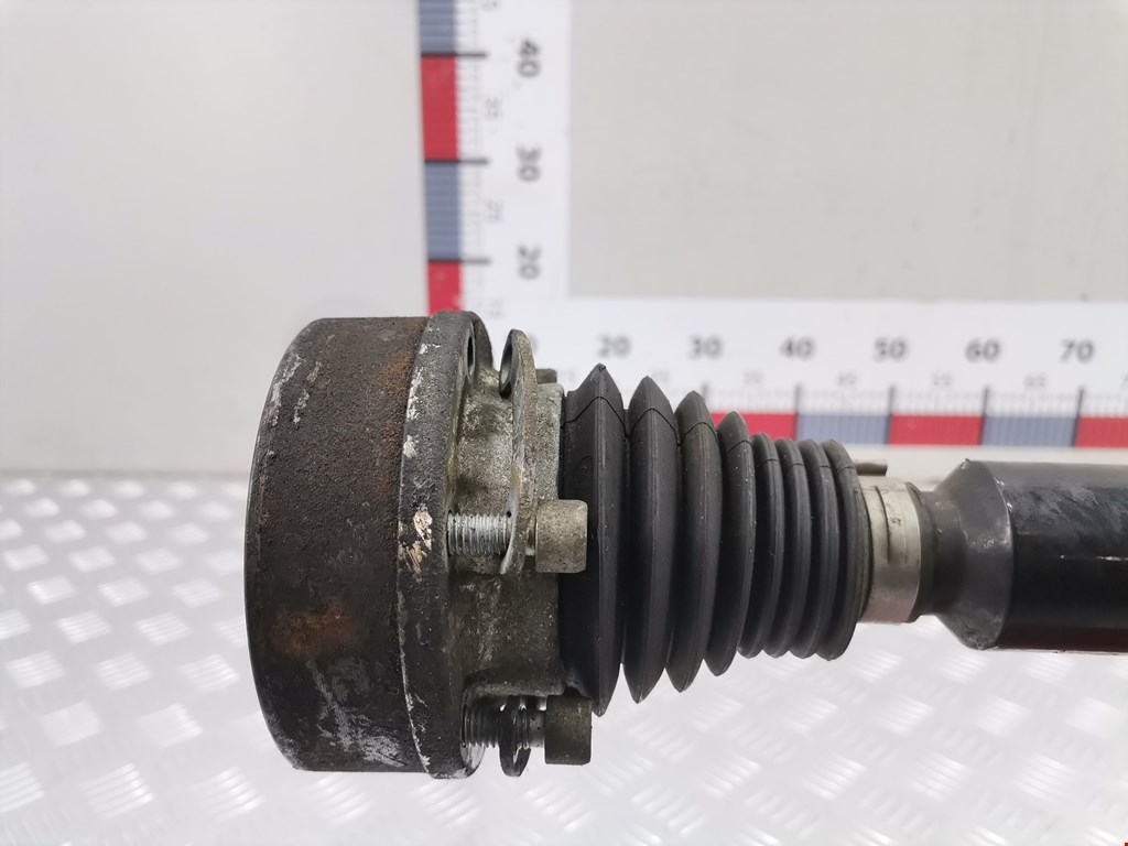 Полуось (привод, приводной вал) передняя правая VOLKSWAGEN Golf V 2003-2009