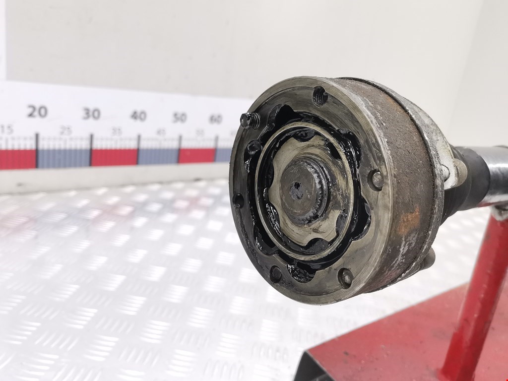 Полуось (привод, приводной вал) передняя правая VOLKSWAGEN Golf V 2003-2009