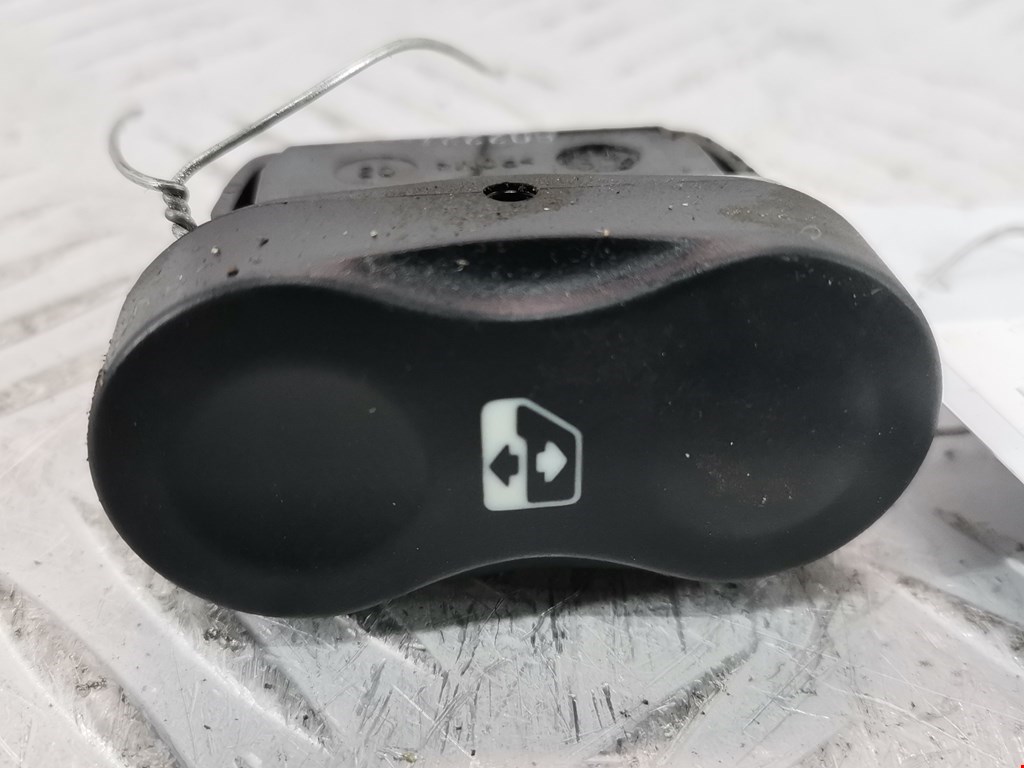 Кнопка стеклоподъемника DACIA Sandero 2008-2012