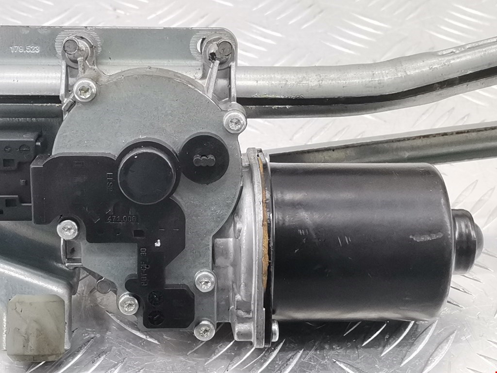 Моторчик стеклоочистителя передний BMW 1er E81\E87 2004-2011