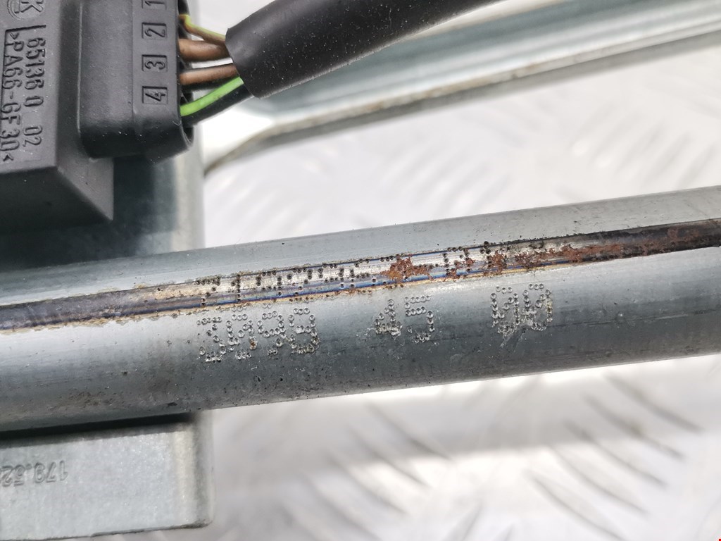 Моторчик стеклоочистителя передний BMW 1er E81\E87 2004-2011