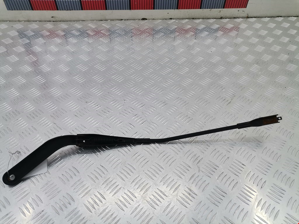 Поводок дворников передний левый/ правый BMW 1er E81\E87 2004-2011