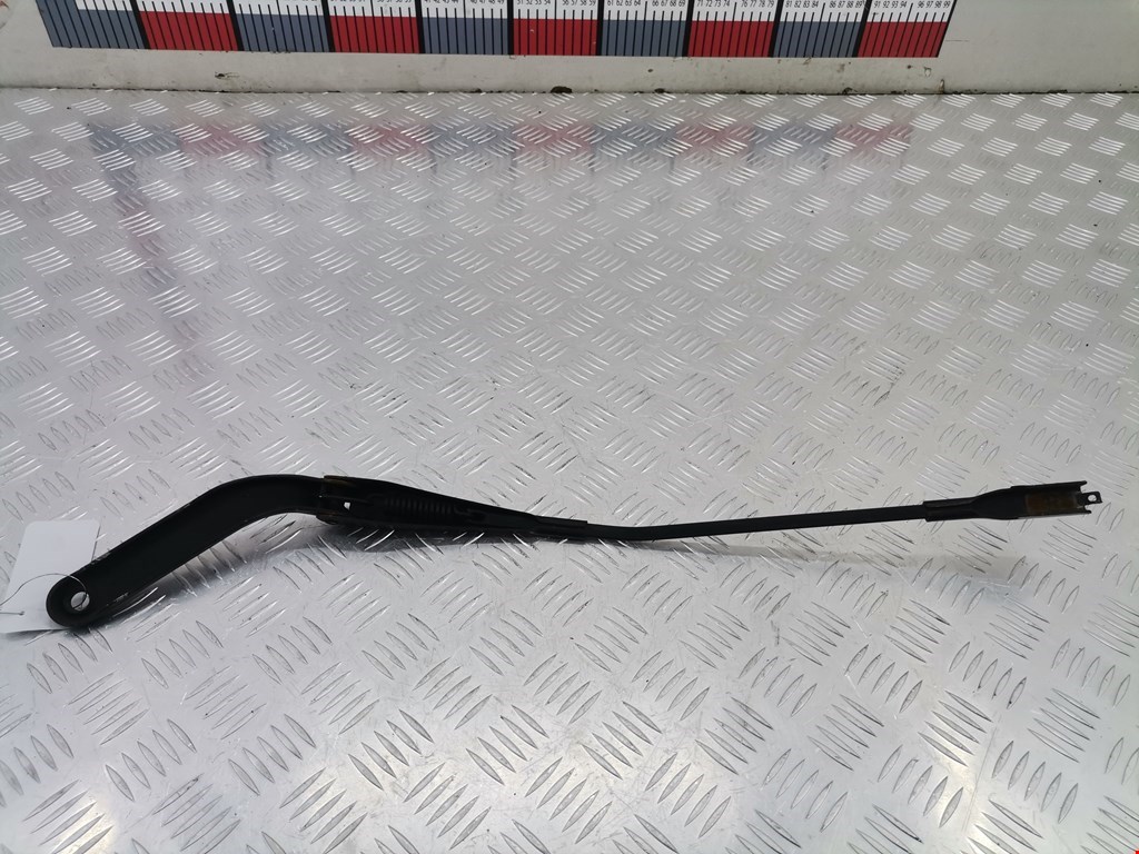 Поводок дворников передний левый/ правый BMW 1er E81\E87 2004-2011