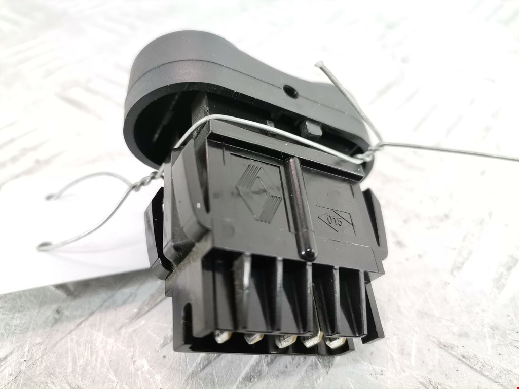 Кнопка центрального замка DACIA Sandero 2008-2012