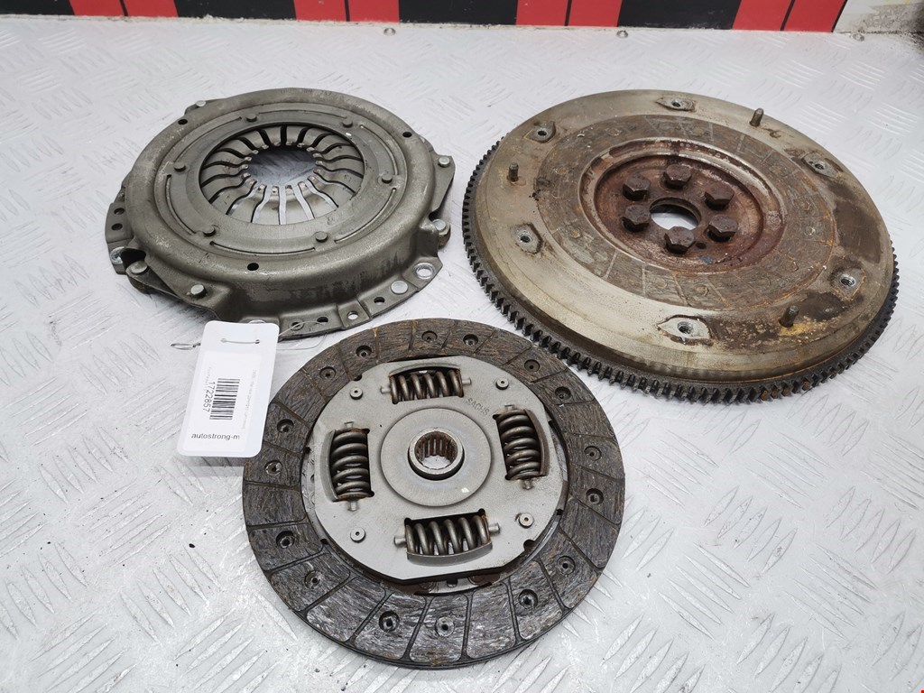 Маховик (демпфер сцепления) FORD Fiesta 2001-2008