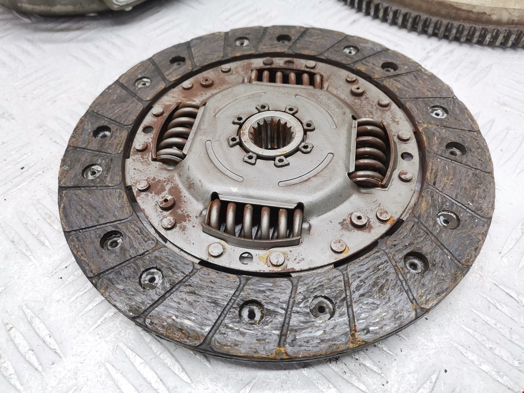 Маховик (демпфер сцепления) FORD Fiesta 2001-2008