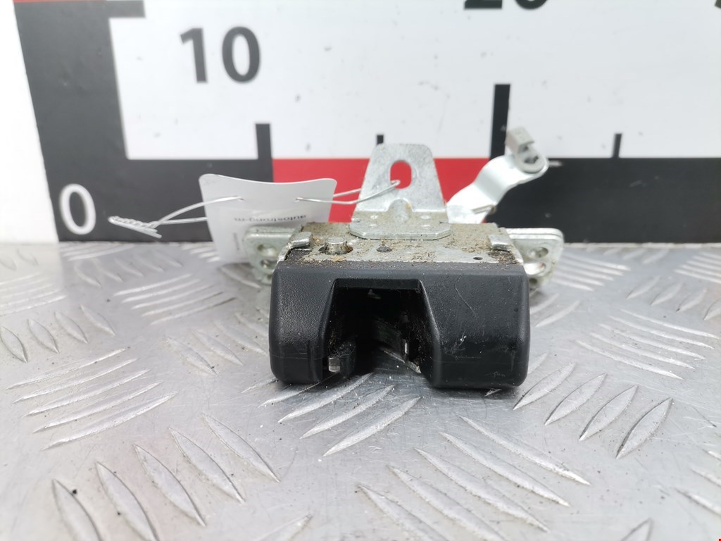 Замок багажника (крышки двери) OPEL Corsa C 2000-2006