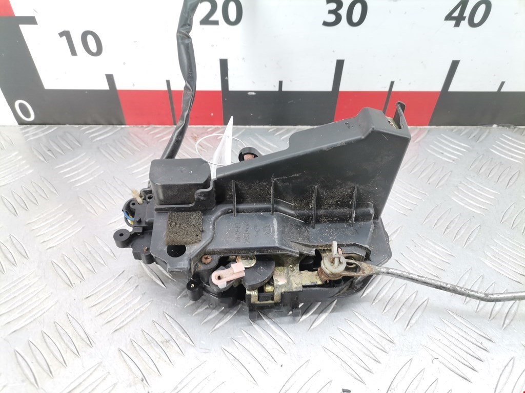 Замок двери передней левой KIA Carnival I 1999-2005