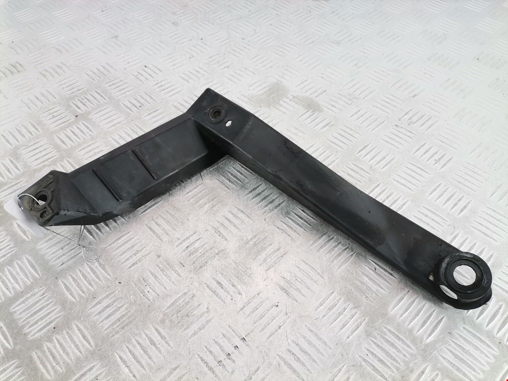 Кронштейн заднего бампера левый правый VOLKSWAGEN Touareg 2002-2010