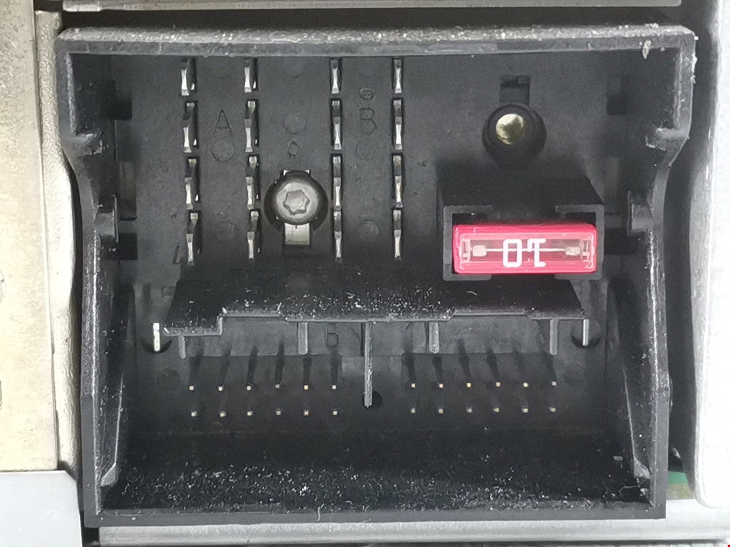 Магнитола VOLKSWAGEN Touareg 2002-2010