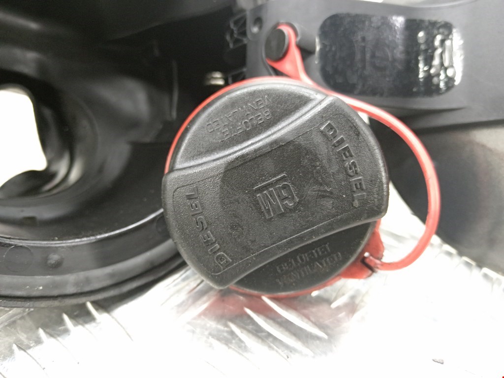 Лючок бензобака OPEL Zafira C 2012-2019