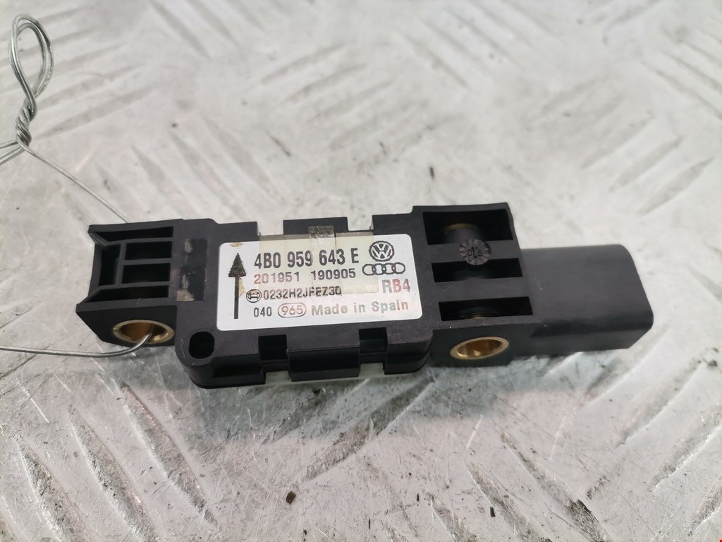 Датчик AIR BAG (подушек безопасности) VOLKSWAGEN Touareg 2002-2010